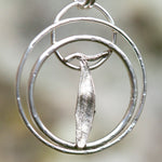 Lade das Bild in den Galerie-Viewer, OOAK • Veritable leaf pendant in silver #2  (ready to ship)
