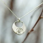 Afbeelding in Gallery-weergave laden, OOAK • Crescent moon pendant in silver #13 (ready to ship)
