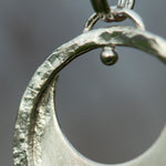 Lade das Bild in den Galerie-Viewer, OOAK • Crescent moon pendant in silver #14 (ready to ship)
