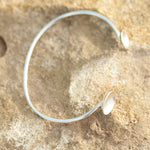 Cargar imagen en el visor de la galería, OOAK Edge elegance bracelet in silver #4 •  5,5cm (ready-to-ship)
