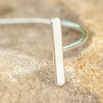 Cargar imagen en el visor de la galería, OOAK Edge elegance bracelet in silver #2 •  6cm (ready-to-ship)
