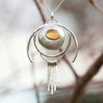 Afbeelding in Gallery-weergave laden, OOAK • Silver Pebble pendant with Opal #2 (ready to ship)
