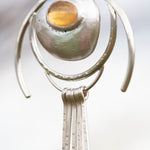Afbeelding in Gallery-weergave laden, OOAK • Silver Pebble pendant with Opal #2 (ready to ship)
