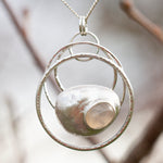 Afbeelding in Gallery-weergave laden, OOAK • Silver Pebble pendant with Onyx #3 (ready to ship)
