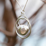 Cargar imagen en el visor de la galería, OOAK • Silver Pebble pendant with Onyx #3 (ready to ship)
