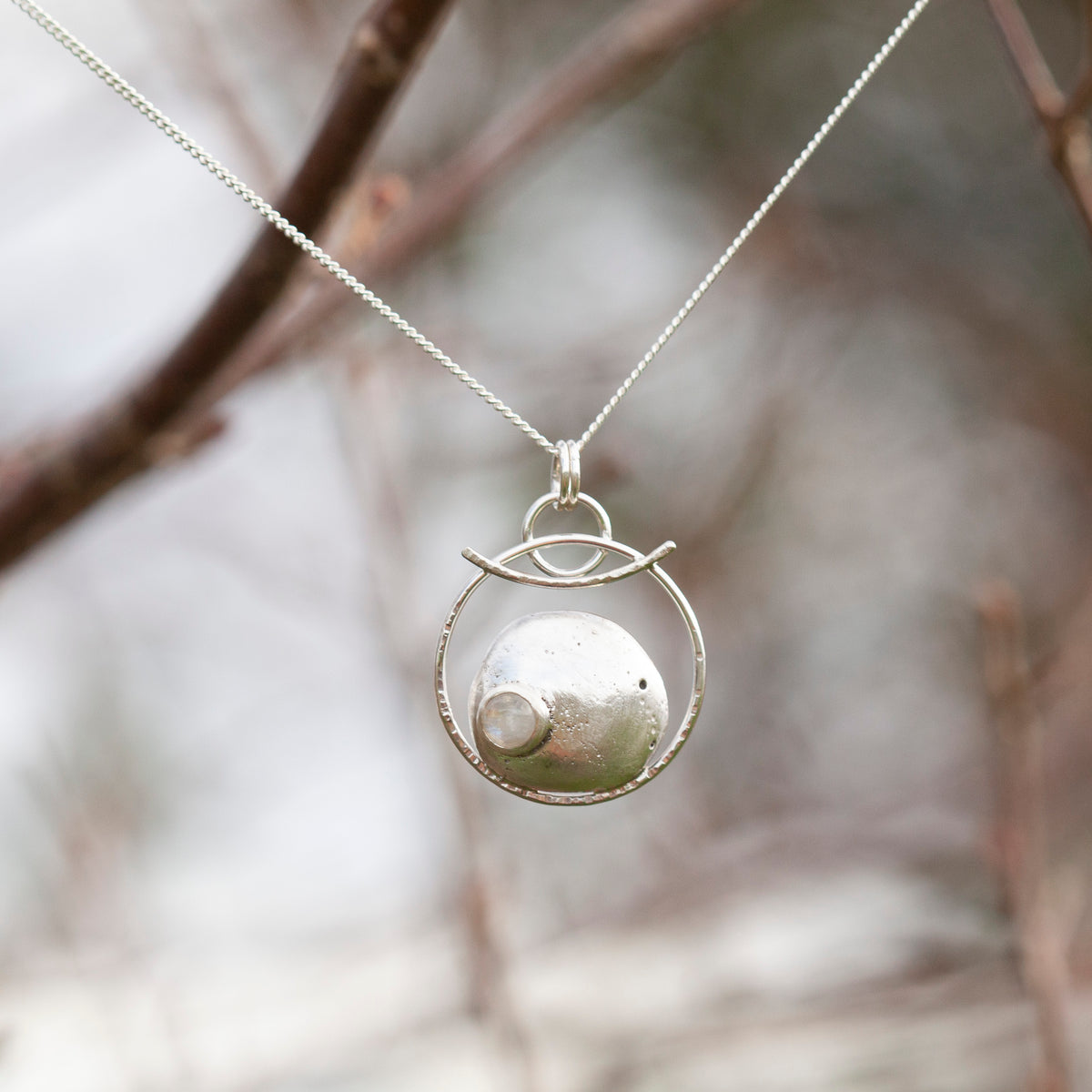 Unikat • Silver Pebble Anhänger mit weißem Labradorit #4 (versandbereit)