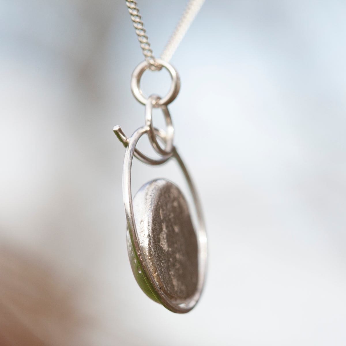 Unikat • Silver Pebble Anhänger mit weißem Labradorit #4 (versandbereit)