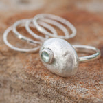 Lade das Bild in den Galerie-Viewer, OOAK • Silver Pebble ring set #1, blue onyx, size 53 (ready to ship)
