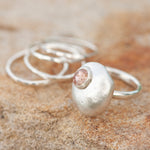 Charger l&#39;image dans la galerie, OOAK • Silver Pebble ring set #2, pink tourmaline, size 57,5 (ready to ship)
