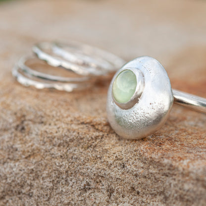 Pièce unique • Ensemble de bagues Silver Pebble #3, préhnite, taille 55 (prêt à expédier)