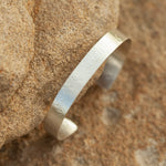 Cargar imagen en el visor de la galería, OOAK Simple flat bracelet in silver #3 • size 5,5cm (ready-to-ship)
