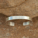 Cargar imagen en el visor de la galería, OOAK Simple flat bracelet in silver #1 • size 5,5cm (ready-to-ship)
