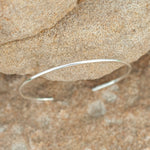 Cargar imagen en el visor de la galería, OOAK Simple thin bracelet in silver #1 • size 5,5cm (ready-to-ship)

