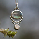 Afbeelding in Gallery-weergave laden, OOAK • Osmose pendant #1 ~ silver, labradorite (ready to ship)
