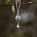 Afbeelding in Gallery-weergave laden, OOAK • Osmose pendant #6 ~ silver and labradorites (ready to ship)
