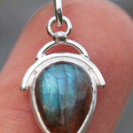 Charger l&#39;image dans la galerie, OOAK • Osmose pendant #6 ~ silver and labradorites (ready to ship)
