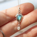 Afbeelding in Gallery-weergave laden, OOAK • Osmose pendant #6 ~ silver and labradorites (ready to ship)
