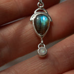 Charger l&#39;image dans la galerie, OOAK • Osmose pendant #6 ~ silver and labradorites (ready to ship)
