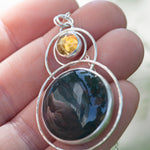 Lade das Bild in den Galerie-Viewer, OOAK pendant with stone #14 • moss agate &amp; citrine  (ready to ship)
