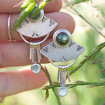 Afbeelding in Gallery-weergave laden, OOAK Aina earrings #3 • Labradorite &amp; Onyx (ready to ship)
