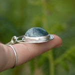 Afbeelding in Gallery-weergave laden, OOAK stone pendant #22 • Moss agate (ready to ship)
