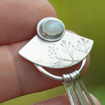 Afbeelding in Gallery-weergave laden, OOAK Aina earrings #4 • White labradorite &amp; Kyanite (ready to ship)
