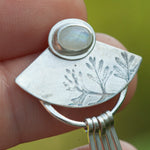 Afbeelding in Gallery-weergave laden, OOAK Aina earrings #4 • White labradorite &amp; Kyanite (ready to ship)
