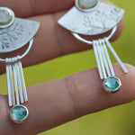 Cargar imagen en el visor de la galería, OOAK Aina earrings #4 • White labradorite &amp; Kyanite (ready to ship)
