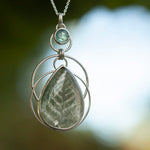 Lade das Bild in den Galerie-Viewer, OOAK pendant with captured plant #7 • lodolite &amp; kyanite (ready to ship)
