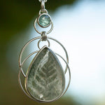 Cargar imagen en el visor de la galería, OOAK pendant with captured plant #7 • lodolite &amp; kyanite (ready to ship)
