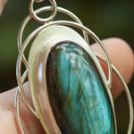 Charger l&#39;image dans la galerie, OOAK stone pendant #26 • labradorite (ready to ship)
