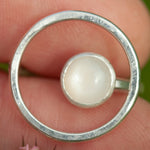 Lade das Bild in den Galerie-Viewer, OOAK Lua ring #8 • moonstone ~ Size 51,5 ~ can be adjusted (ready-to-ship)
