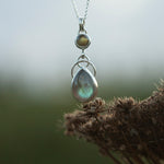 Lade das Bild in den Galerie-Viewer, OOAK Osmose pendant #13 • labradorite (ready to ship)
