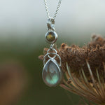 Lade das Bild in den Galerie-Viewer, OOAK Osmose pendant #13 • labradorite (ready to ship)
