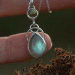 Lade das Bild in den Galerie-Viewer, OOAK Osmose pendant #13 • labradorite (ready to ship)
