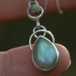 Lade das Bild in den Galerie-Viewer, OOAK Osmose pendant #13 • labradorite (ready to ship)
