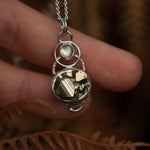 Lade das Bild in den Galerie-Viewer, OOAK Osmose pendant #16 • pyrite &amp; labradorite (ready to ship)
