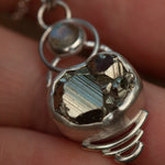 Lade das Bild in den Galerie-Viewer, OOAK Osmose pendant #16 • pyrite &amp; labradorite (ready to ship)
