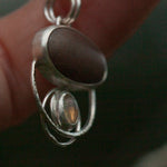 Cargar imagen en el visor de la galería, OOAK Osmose pendant #20 • beach pebble &amp; opal (ready to ship)
