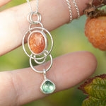 Afbeelding in Gallery-weergave laden, OOAK Osmose pendant #25 • Sunstone &amp; Kyanite (ready to ship)
