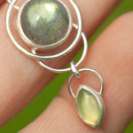 Afbeelding in Gallery-weergave laden, OOAK Osmose pendant #27 • Labradorite &amp; Onix (ready to ship)
