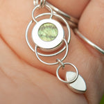 Charger l&#39;image dans la galerie, OOAK Osmose pendant #27 • Labradorite &amp; Onix (ready to ship)
