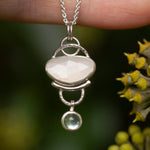 Afbeelding in Gallery-weergave laden, OOAK Osmose pendant #29 • moonstone &amp; onyx (ready to ship)
