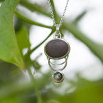 Charger l&#39;image dans la galerie, OOAK Osmose pendant #30 • beach pebble &amp; labradorite (ready to ship)
