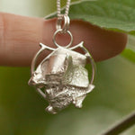 Lade das Bild in den Galerie-Viewer, OOAK Keira pendant #4 ~ silver (ready-to-ship)
