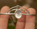 Lade das Bild in den Galerie-Viewer, OOAK bracelet with captured plant #2 • quartz &amp; labradorite (ready to ship)
