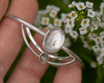 Lade das Bild in den Galerie-Viewer, OOAK bracelet with captured plant #2 • quartz &amp; labradorite (ready to ship)
