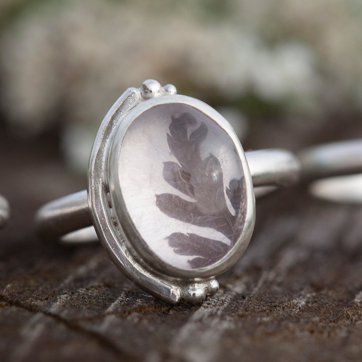 OOAK ring with captured plant #10 • rose quartz • size 53,5 (ready to ship)
