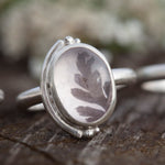 Load image into Gallery viewer, OOAK ring with captured plant #10 • rose quartz • size 53,5 (ready to ship)
