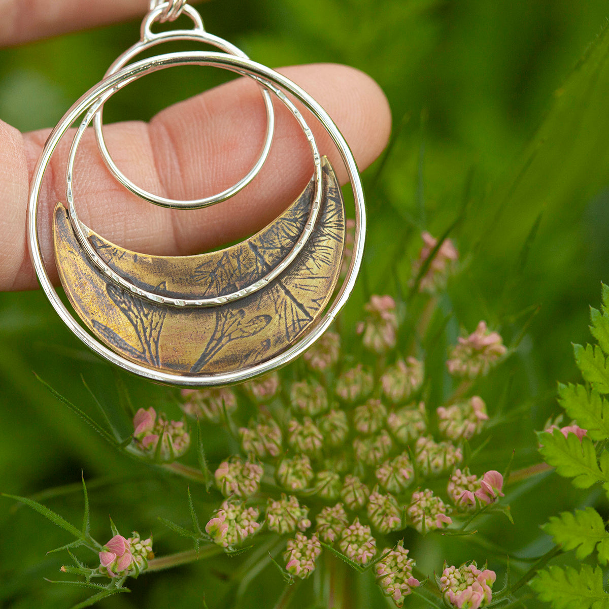 Pièce unique • Pendentif Vegetal Moon #23 • argent & laiton (prêt à expédier)
